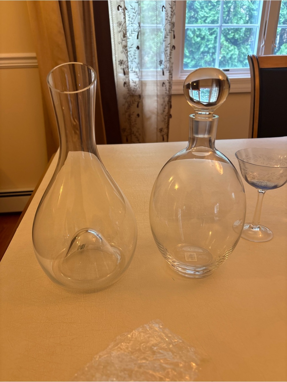 Crate&Barrel Clear Glass Oregon decanter - Transparent